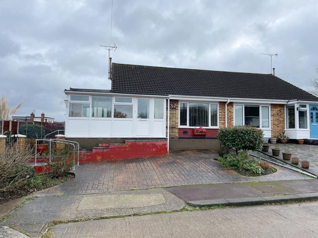 Lot: 129 - SEMI-DETACHED BUNGALOW WITH GARAGE - Front of bungalow